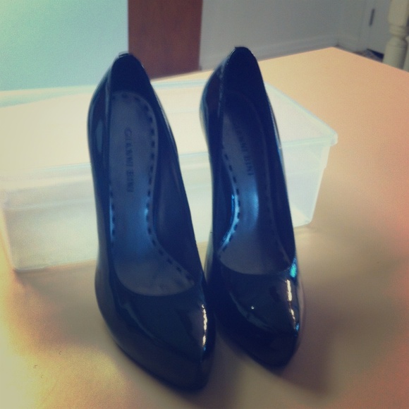 Gianni Bini Pointed Leather Heel