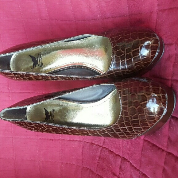 Pumps - Picture 2 of 3