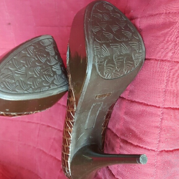 Pumps - Picture 3 of 3