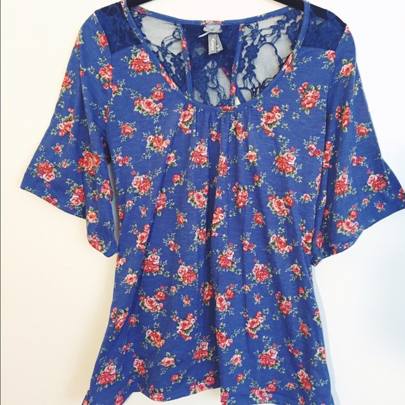 Vanity Floral Blouse - Picture 2 of 2