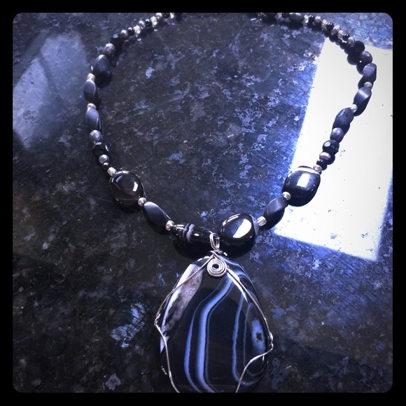 Necklace black stone with silver ascents