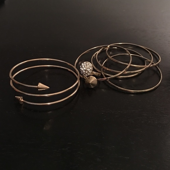 Set of gold costume jewelry.