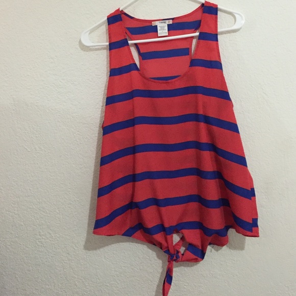 Cute summer / outdoor date top! - Picture 4 of 4