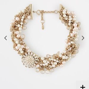 Ann Taylor pearlized statement necklace