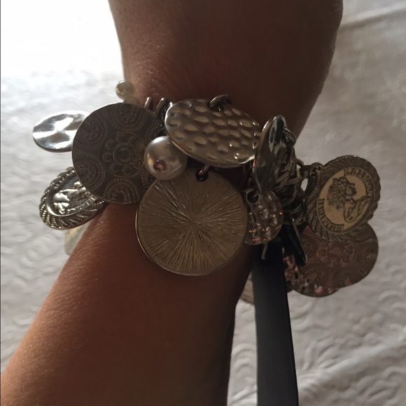 Saks Fifth Avenue Bracelet - Picture 4 of 4