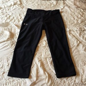 Under armor compression capris. Great condition!