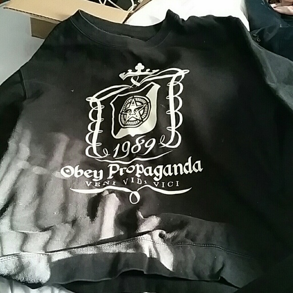 Obey crew neck