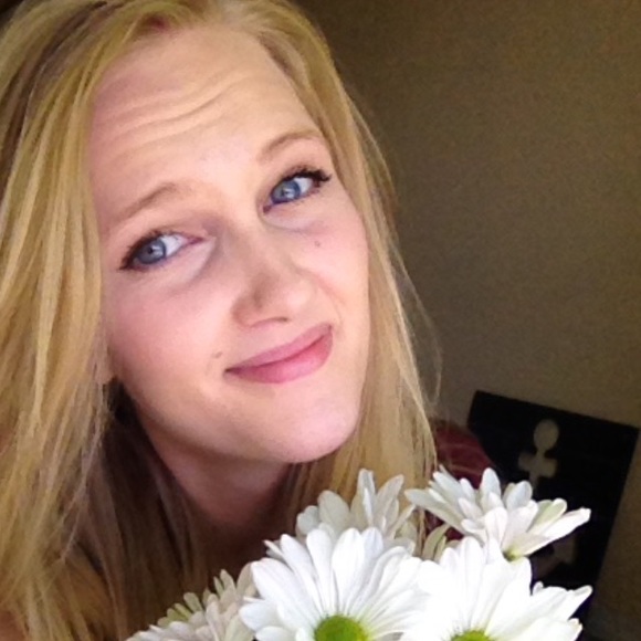 Meet your Posher, Kate - Picture 2 of 3