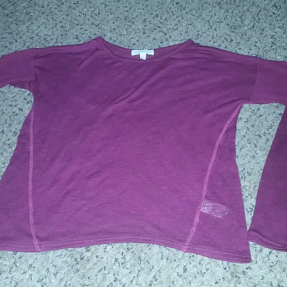 Aeropastle knit long sleeve shirt.