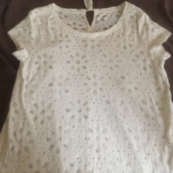 Loft tee shirt with peep hole in back - Picture 1 of 3