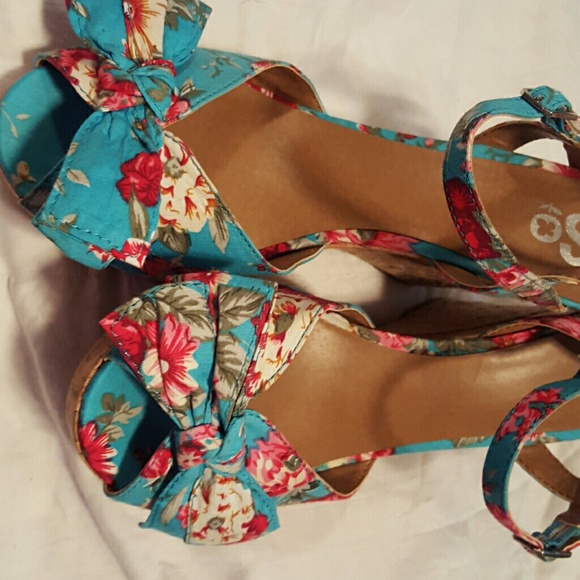 Super cute platform wedges - Picture 4 of 4