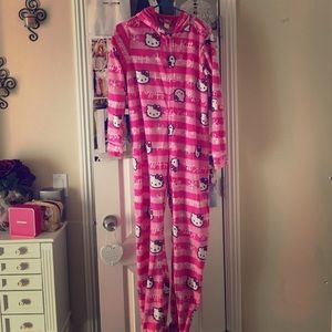 HELLO KITTY 😻pink onesie