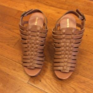 Cute brown strappy wedges