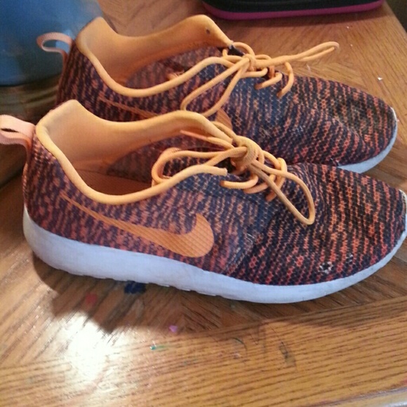 Shoes - Picture 2 of 4