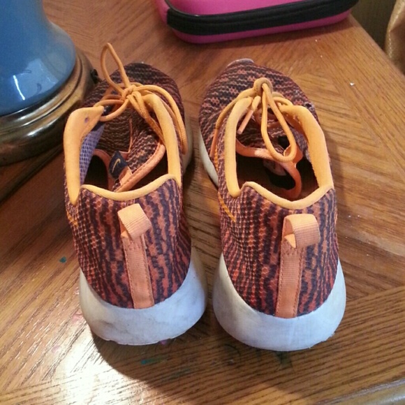 Shoes - Picture 3 of 4