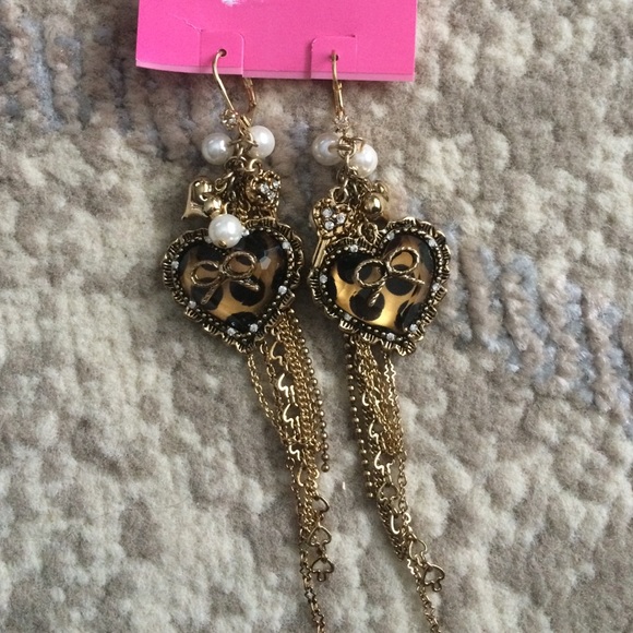 NWT Betsey Johnson dangle earrings