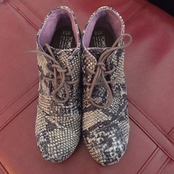 🚫SOLD🚫 Serpentine TOMS Desert Wedge Booties - Picture 2 of 4