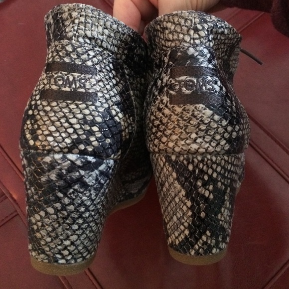 🚫SOLD🚫 Serpentine TOMS Desert Wedge Booties - Picture 4 of 4