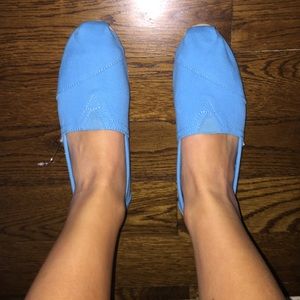 blue toms