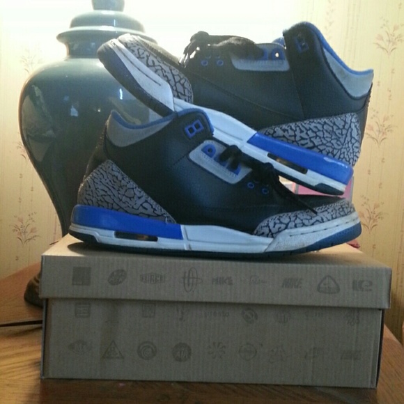 Shoes - Picture 2 of 4
