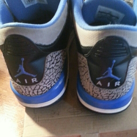 Shoes - Picture 3 of 4