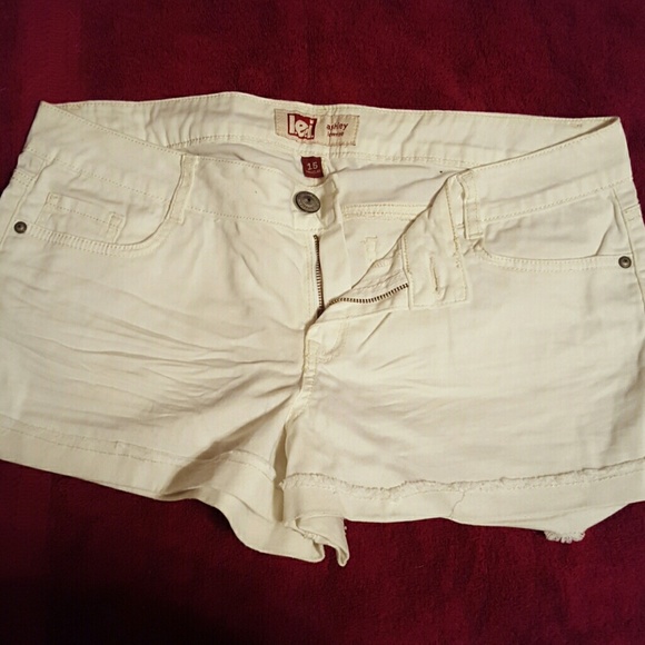 White LEI ashley low rise shorts
