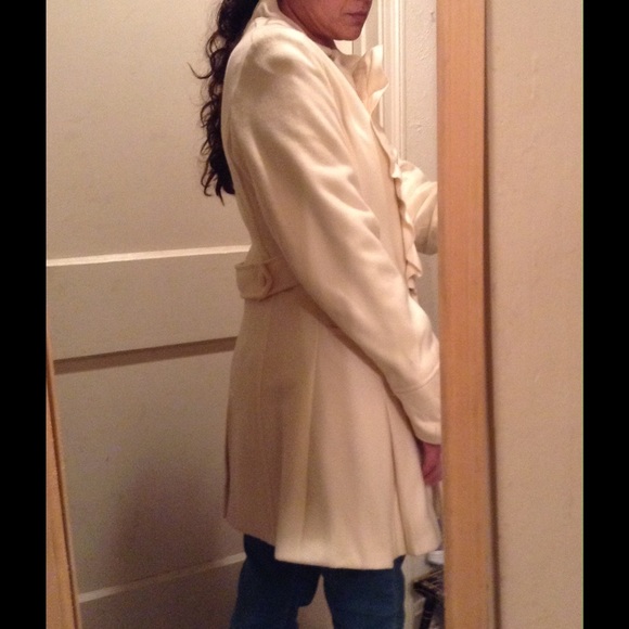 ❌NOT FOR SALE❌Kimchi and Blue off-white ruffle coat, Medium - Picture 2 of 3