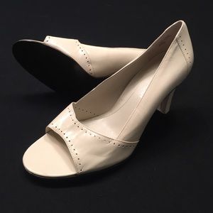 Jones Wear size 6.5 Cream Leather High Heels