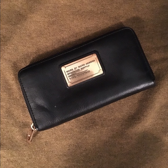 Marc by Marc Jacobs Full Zip Wallet