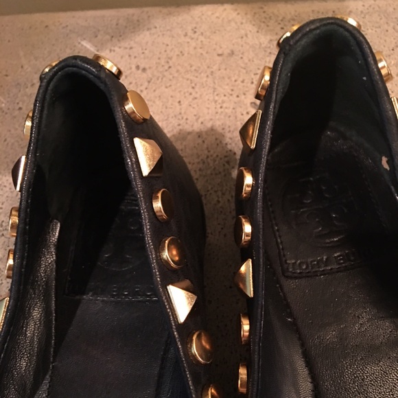 SOLD 1 stud gone TORY BURCH Black Stud Flats 8 - Picture 3 of 4