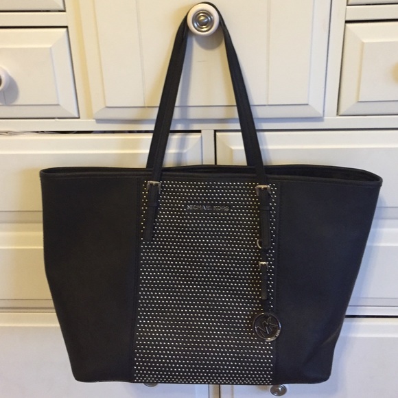 Michael Kors jet set studded bag Sz medium