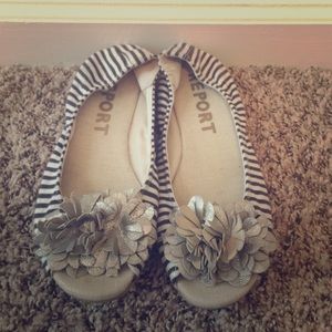 Report Footwear-Flats