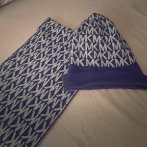 MK matching hat and scarf! 🎀🎀