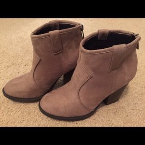 NWOT! Faux suede booties