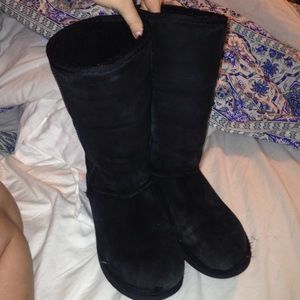Very worn black uggs