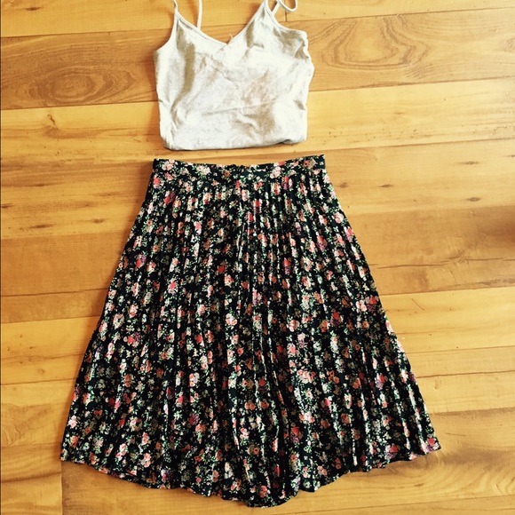 Forever 21 Accordion Pleat Floral Skirt