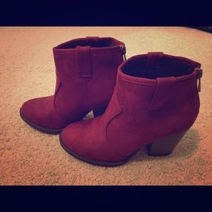 NWOT! Faux suede booties