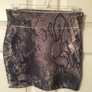 Cute little mini skirt.