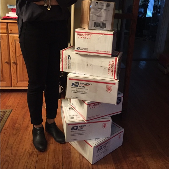 SHIPPING ORDERS OUT ❤️