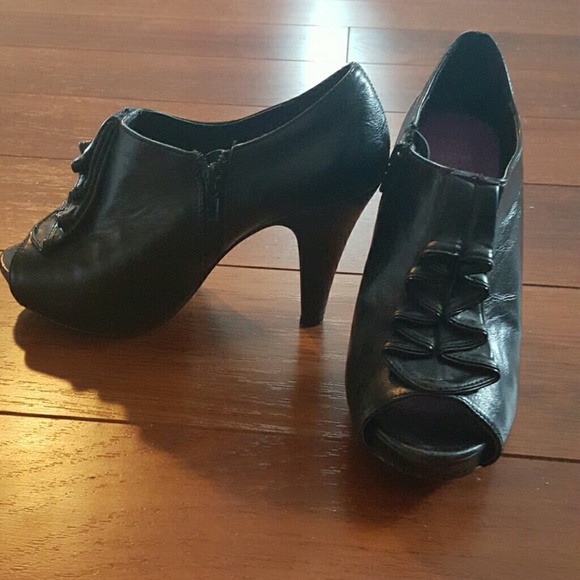 Black leather Peep toe ankle boots