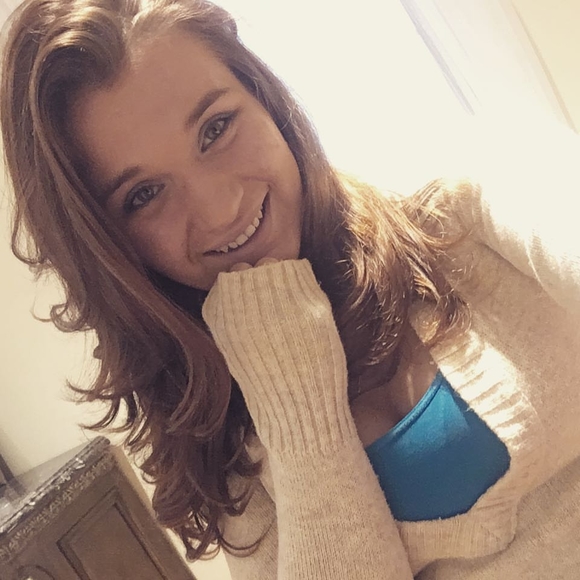 Meet your Posher, Claudia
