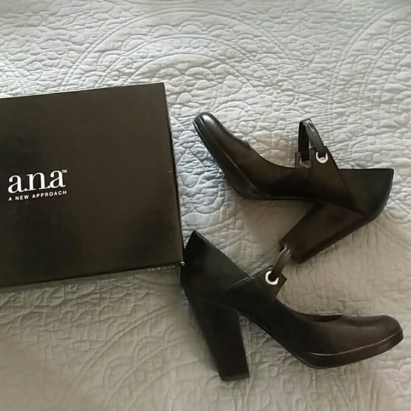 Maryjane style Black high heels (like new)