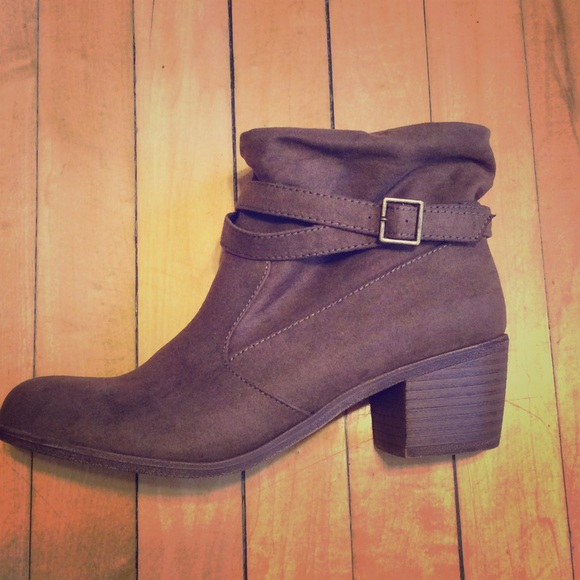 American Eagle Shoes - New Listing💋Brown Crop Boots