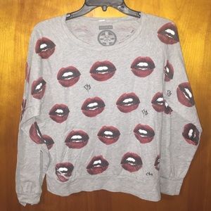 long sleeved lips shirt