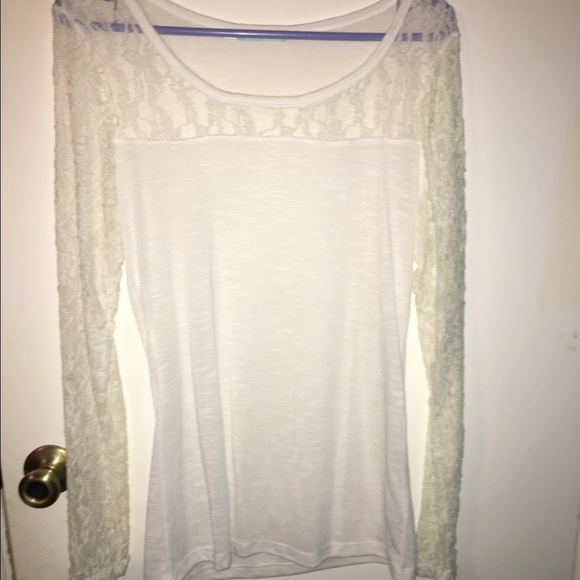 Long sleeve shirt.