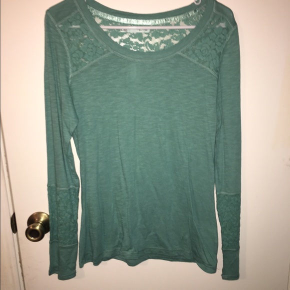 Long sleeve shirt.