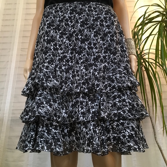 BEAUTIFULLY LAYERED ANN TAYLOR CHIFFON SKIRT - Picture 6 of 12