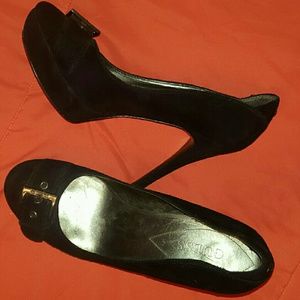 🚫Do Not Purchase🚫 for @kdub32 -- Guess Heels