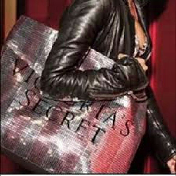 2015 Black Friday Victoria's secret tote - Picture 1 of 4
