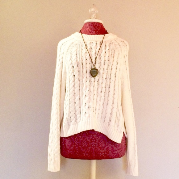❌SOLD IN BUNDLE❌Cream Chunky Knit Sweater